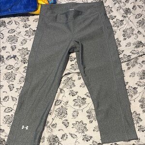 Under Armour Girls' Charcoal Gray Capri Leggings